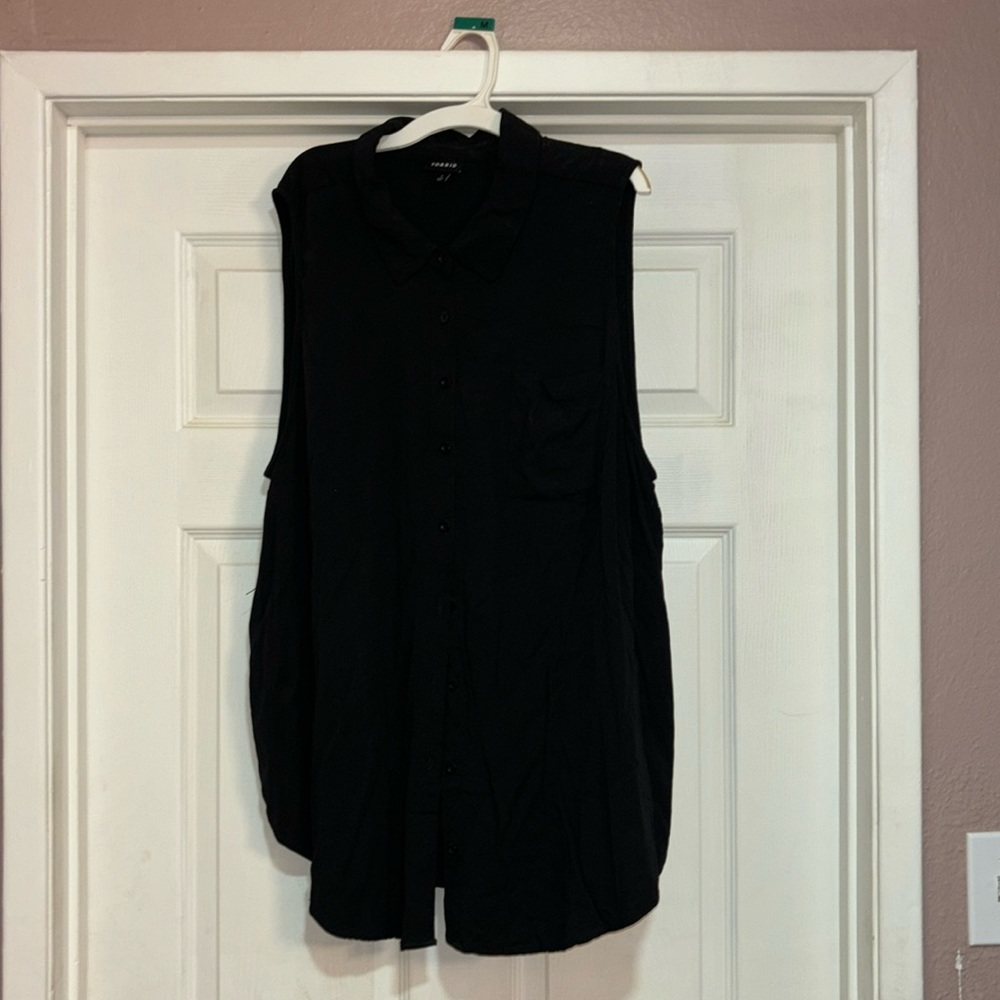 Torrid sleeveless button down shirt